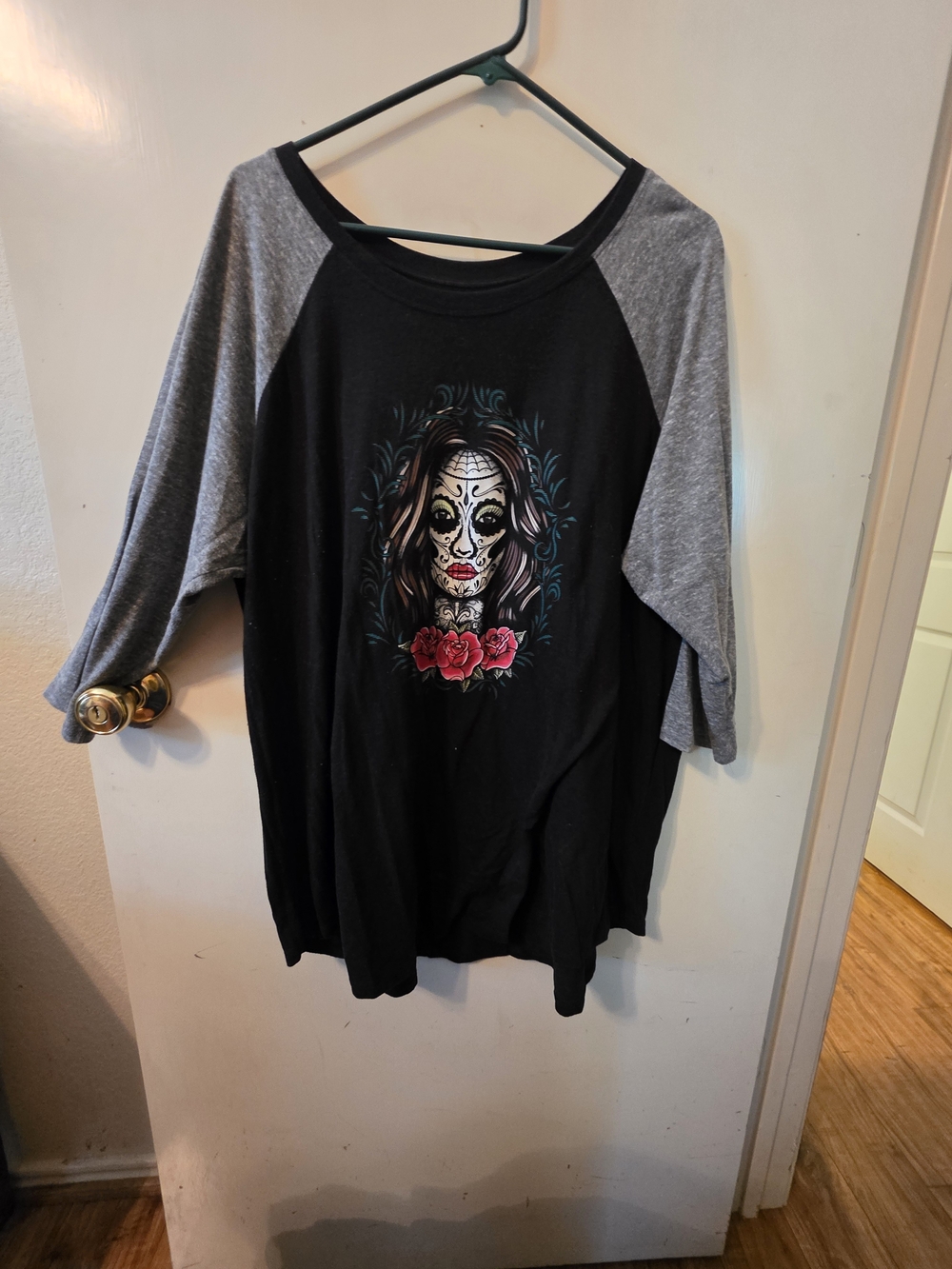 Graphic Raglan Long Sleeve Tee in Black and Gray with Floral Skull Motif